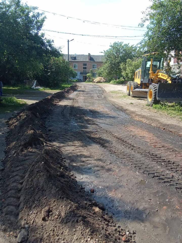 У Новгород-Сіверському ремонтують дорогу завдяки підтримці програми “DOBRE”