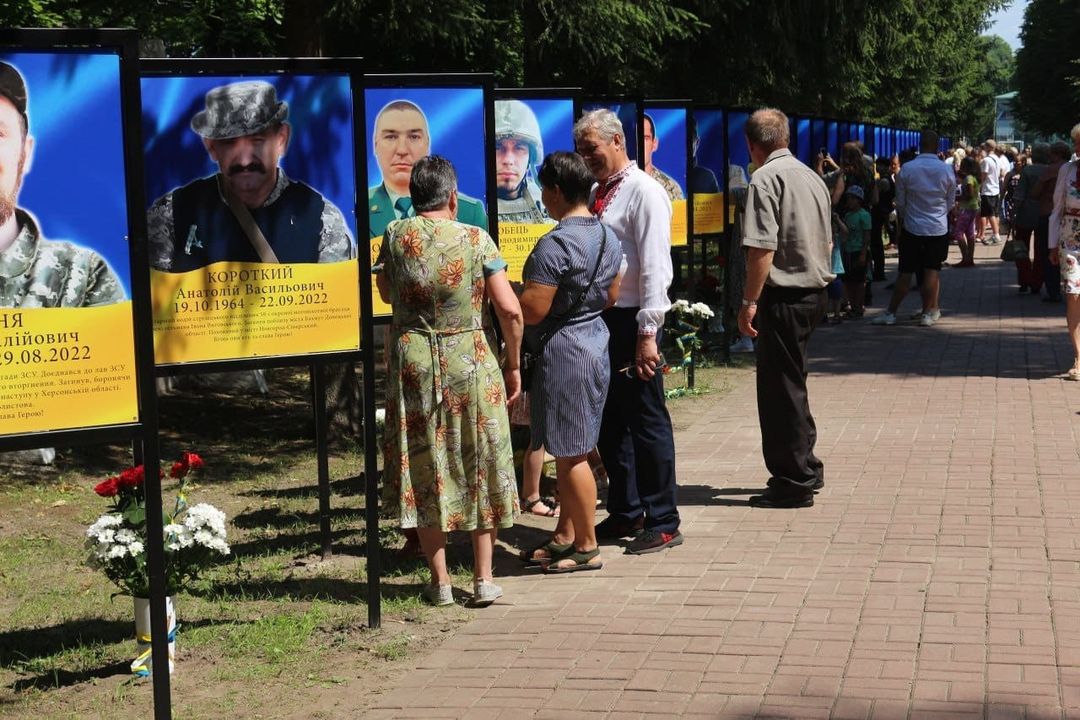 У місті відкрили алею Героїв