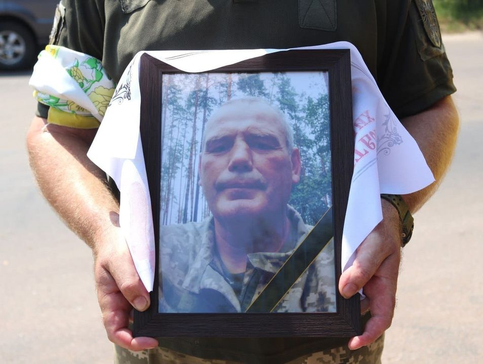 Прощання із загиблим захисником Юрієм Литвяком у Новгороді-Сіверському