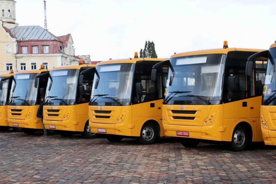 Новгород-Сіверська громада отримала новий шкільний автобус