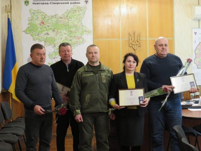 Очільників громад та старостатів нагородили відзнаками Президента «За оборону України»