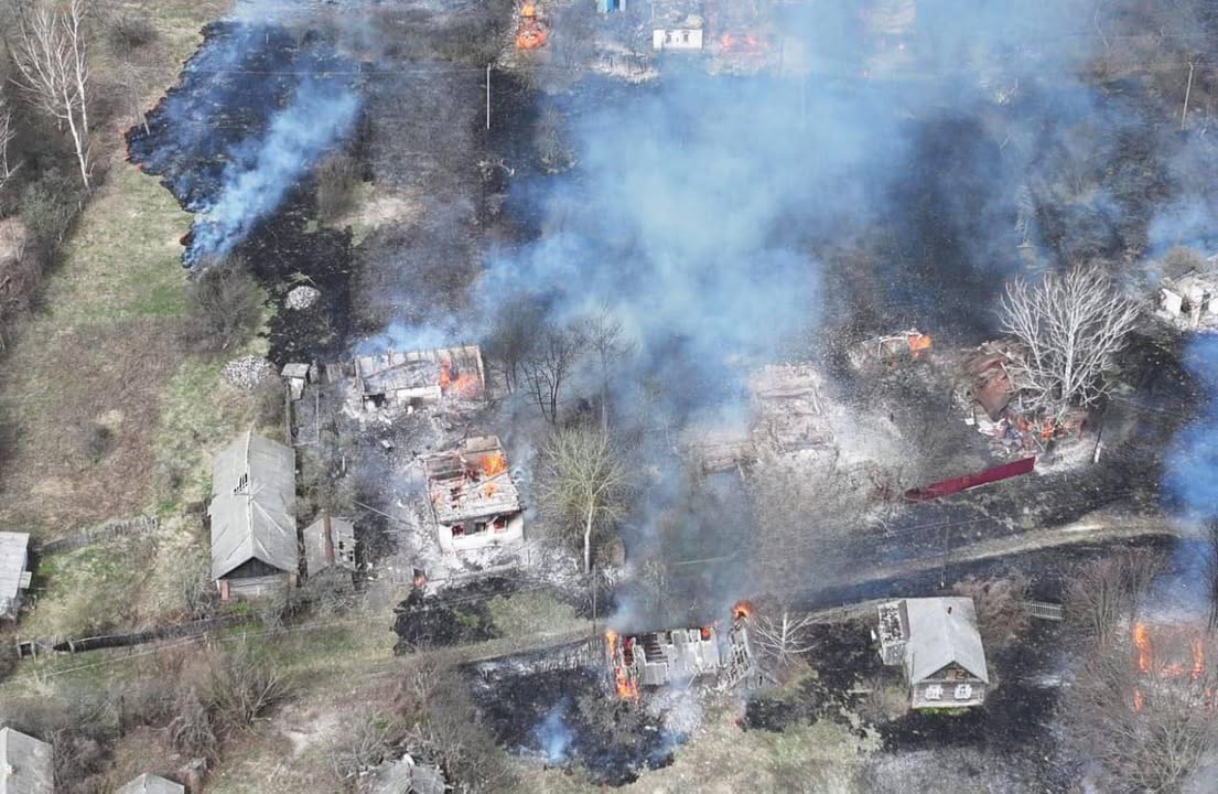 Через ворожі обстріли в районі згоріли 12 будинків