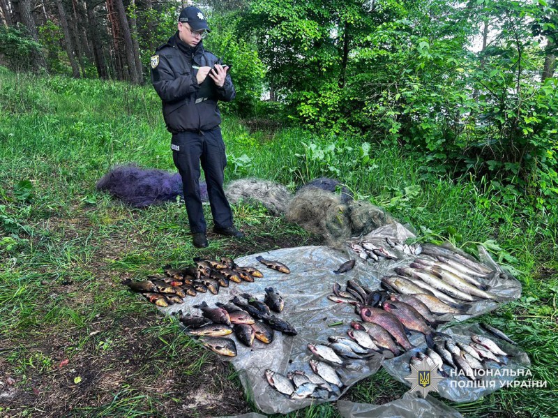 У Новгород-Сіверському районі чоловік незаконно ловив рибу — поліція відкрила справу
