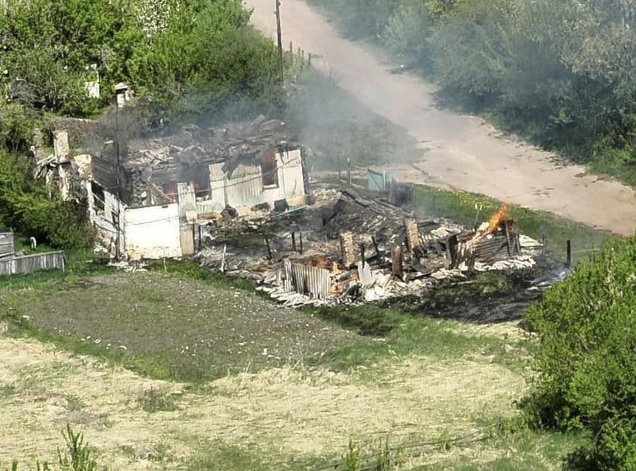 Громада зазнала обстрілів: пошкоджені будинки, згоріла господарська споруда