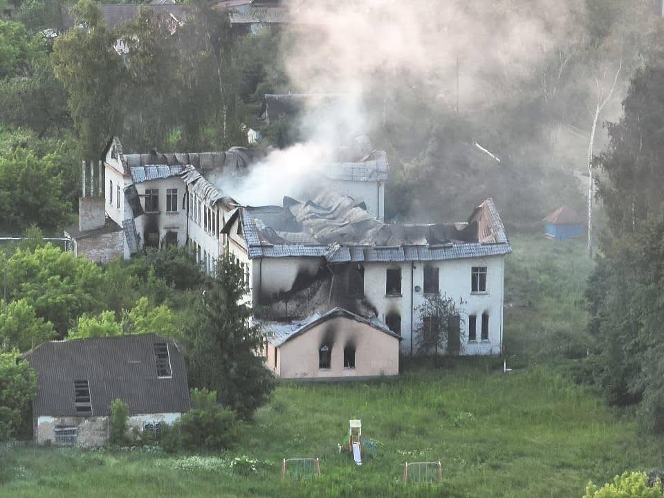 росіяни атакували Грем’яч: зруйновано будівлю школи