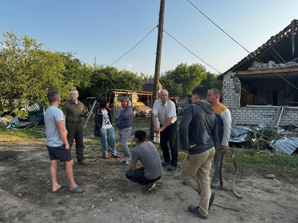 Наслідки атаки безпілотників на Новгород-Сіверщині: знищені будинки та пошкоджена інфраструктура