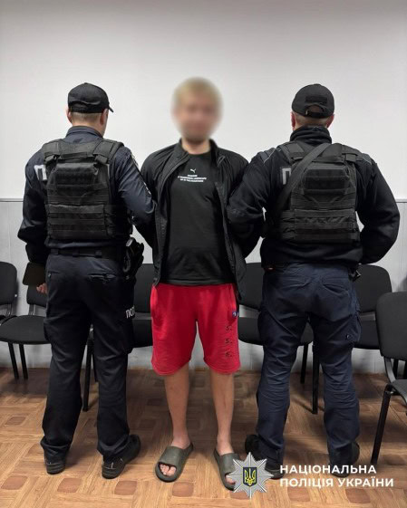 Поліція Новгород-Сіверщини затримала чоловіка, який напав на жінку та викрав її сумку