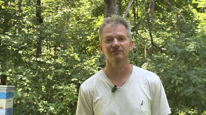 🐝 “Смак меду, дух вулика і медовуха для перемоги”: історія пасічника з Новгорода-Сіверського Віталія Крома