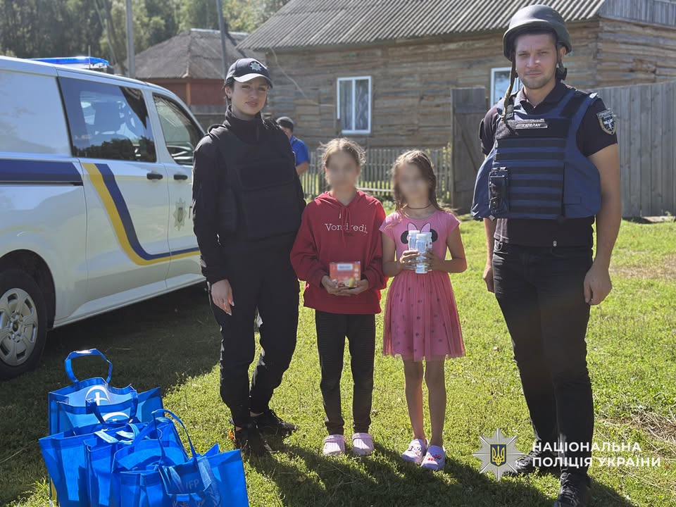 Поліцейські Новгород-Сіверщини передали гуманітарну допомогу прикордонним селам