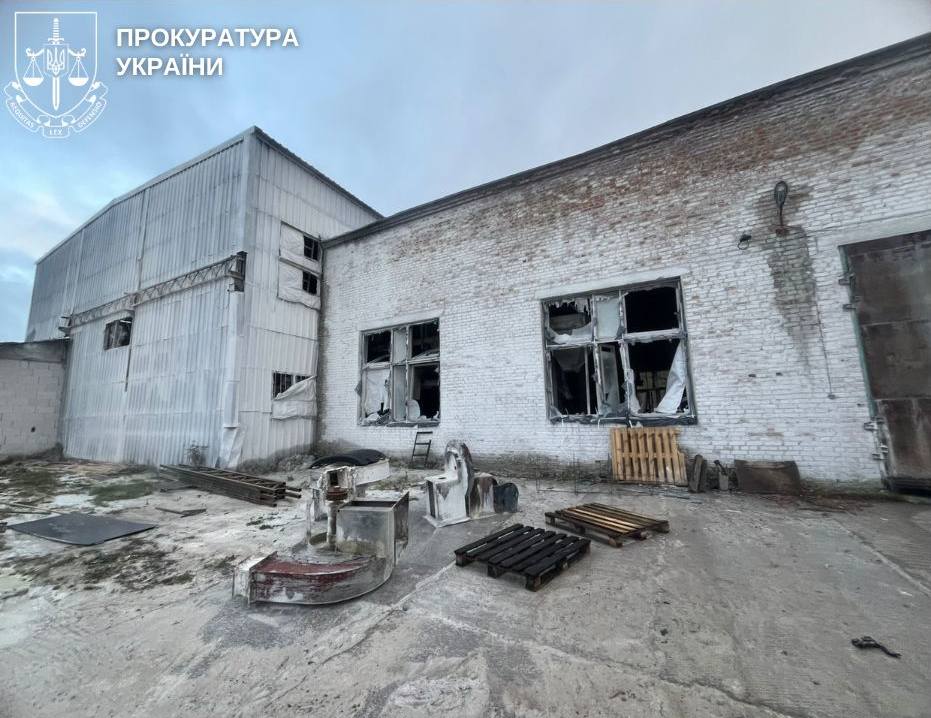 У Новгороді-Сіверському пошкоджено підприємство внаслідок удару БпЛА
