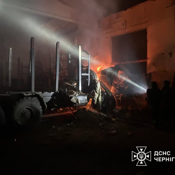 У Новгороді-Сіверському ворог атакував лісозаготівельне підприємство