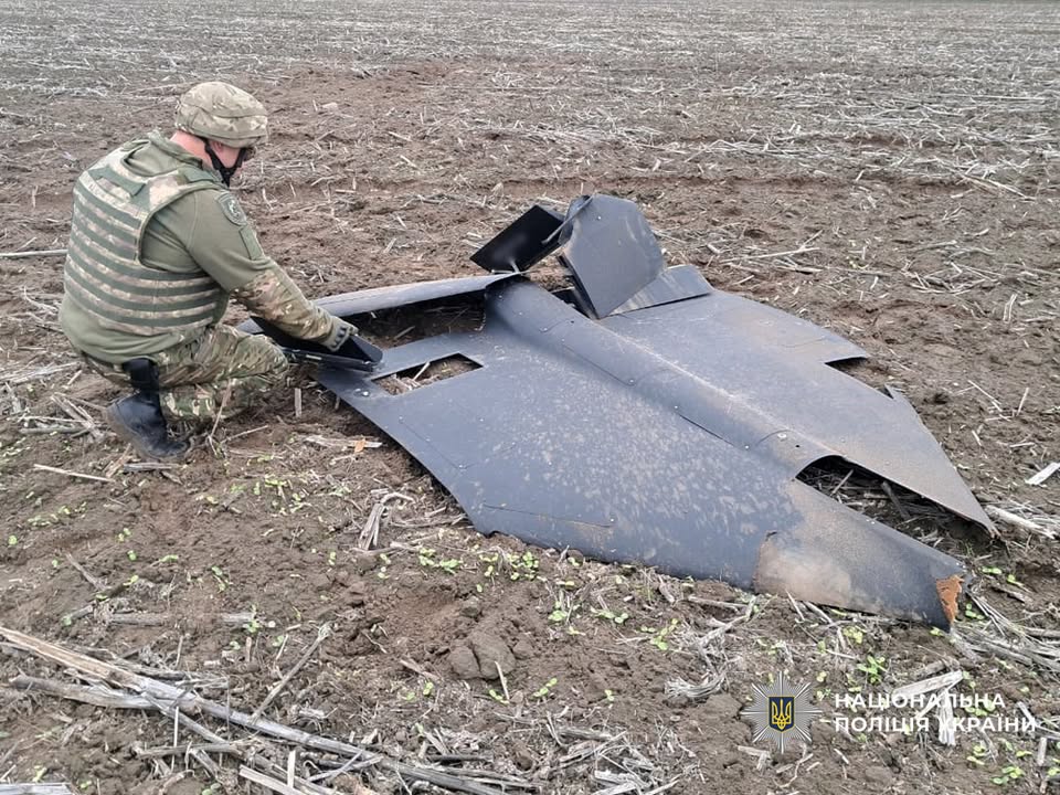 У Новгород-Сіверському районі вибухотехніки ліквідували залишки збитих безпілотників та боєприпаси