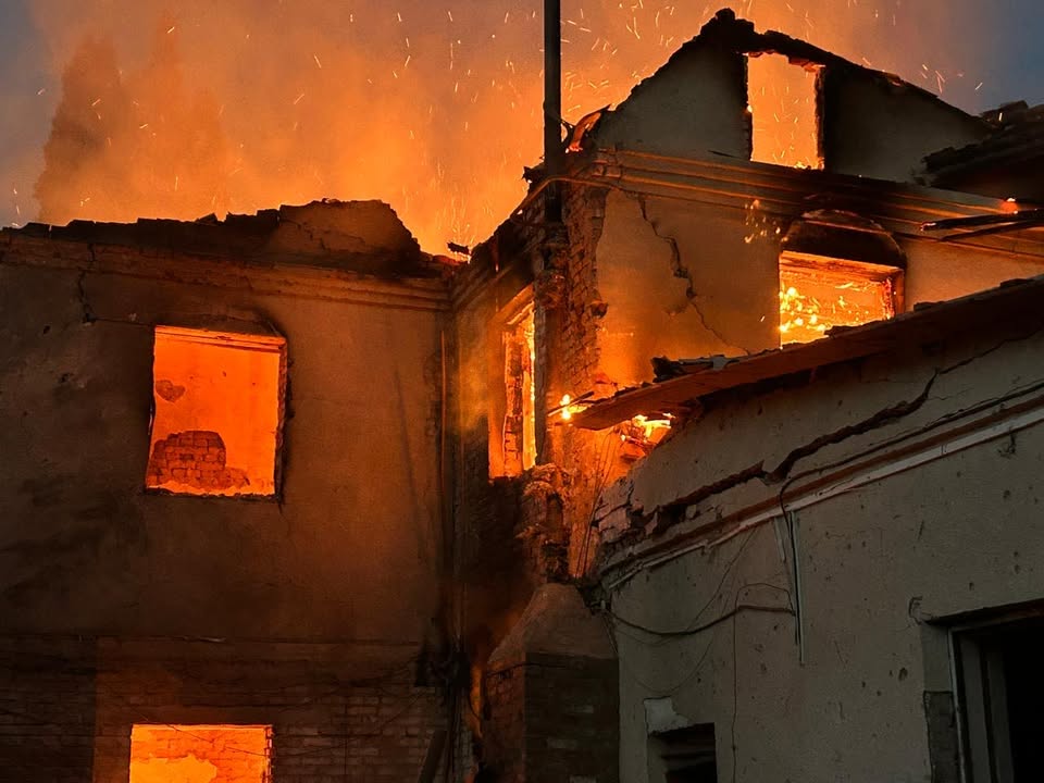 Російські війська обстріляли Новгород-Сіверський: пошкоджено підприємство