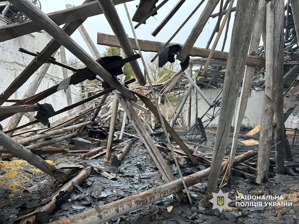 Новгород-Сіверський під ударом: дрони росії зруйнували склад із зерном