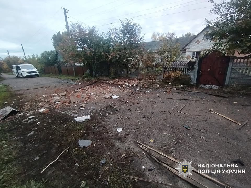 Новгород-Сіверський зазнав нічної атаки дронів: пошкоджено будинки та держустанову