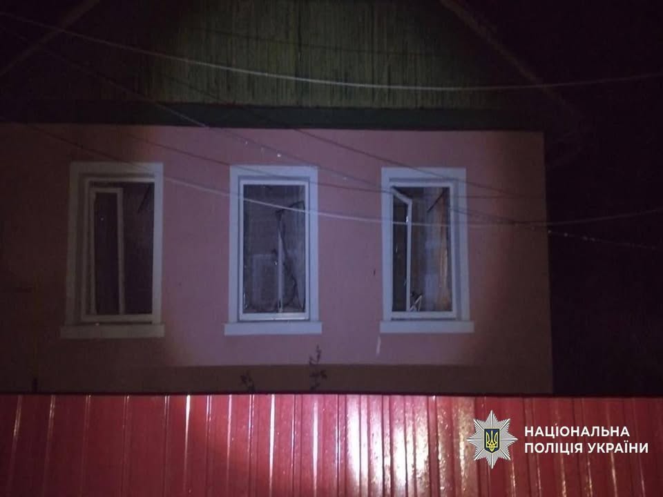 У Новгород-Сіверському ворожа атака пошкодила приватний житловий будинок