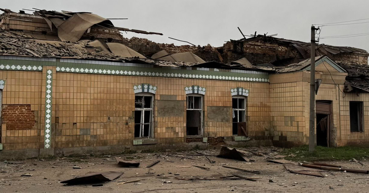 Ворог вдарив по Новгороду-Сіверському “Шахедами”: влучання у місцевий ринок та житлову забудову