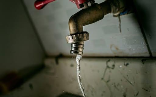У Новгороді-Сіверському шукають місце пориву на водогоні: можливі перебої з водою