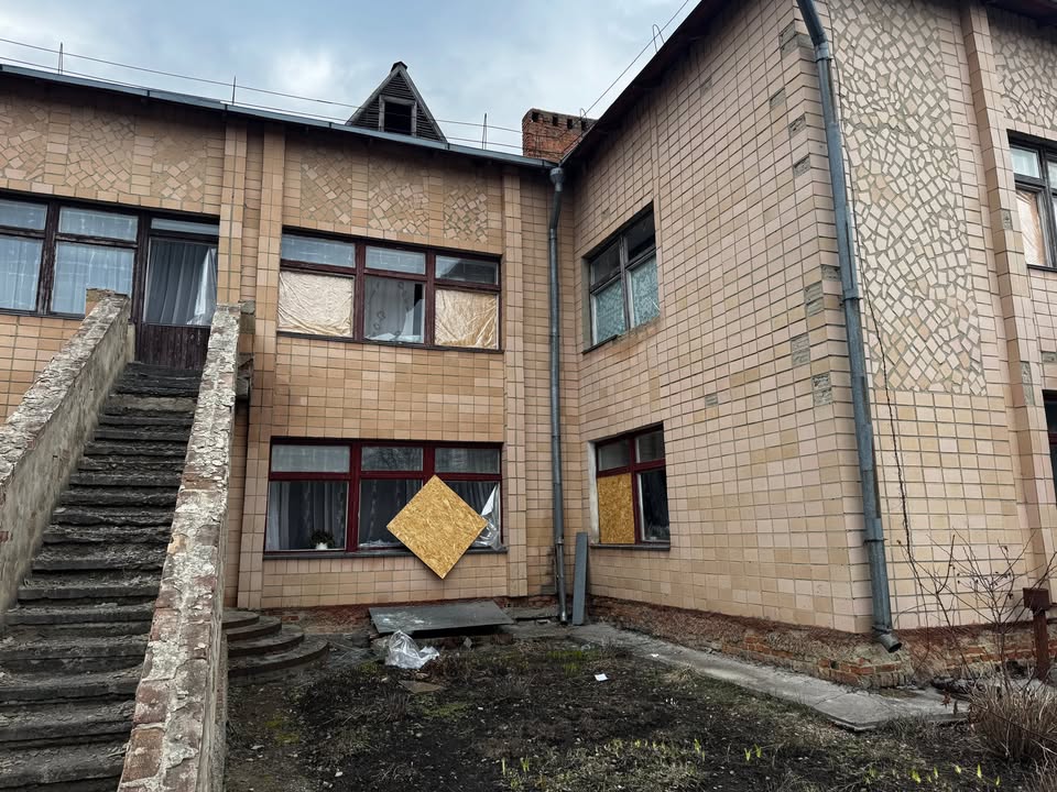 Російські дрони атакували підприємство та житлові будинки у Новгороді-Сіверському