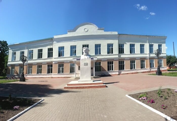 Новгород-Сіверська державна гімназія ім. К.Д. Ушинського — Освіта у Новгороді-Сіверському