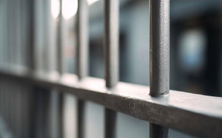 Жителя Новгород-Сіверського засудили за вимагання у засуджених