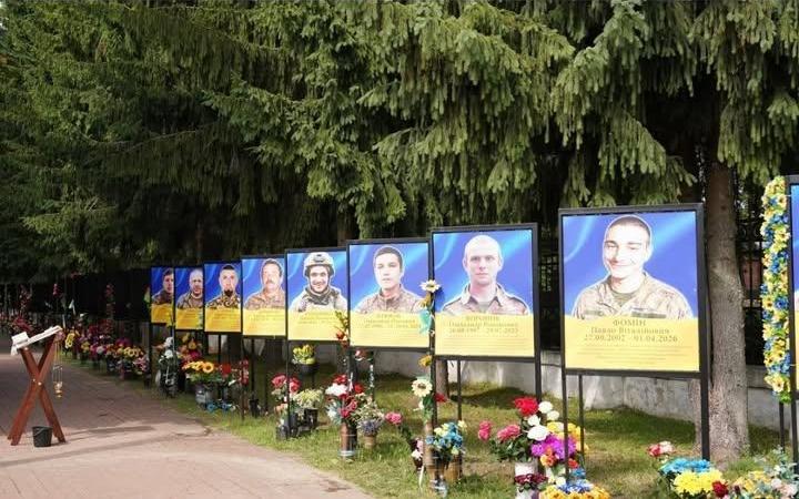 У Новгороді-Сіверському відкрили меморіальні дошки на честь загиблих Захисників