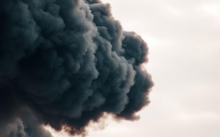 Російські безпілотники атакували село Пушкарі: згорів житловий будинок