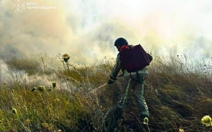 У Новгород-Сіверському районі через падіння дрона сталася пожежа та пошкоджено склад