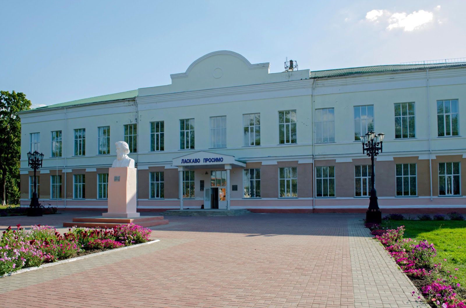 Довге чорне приміщення за містом: тринадцять років Іллі Тимковського в Новгороді-Сіверському